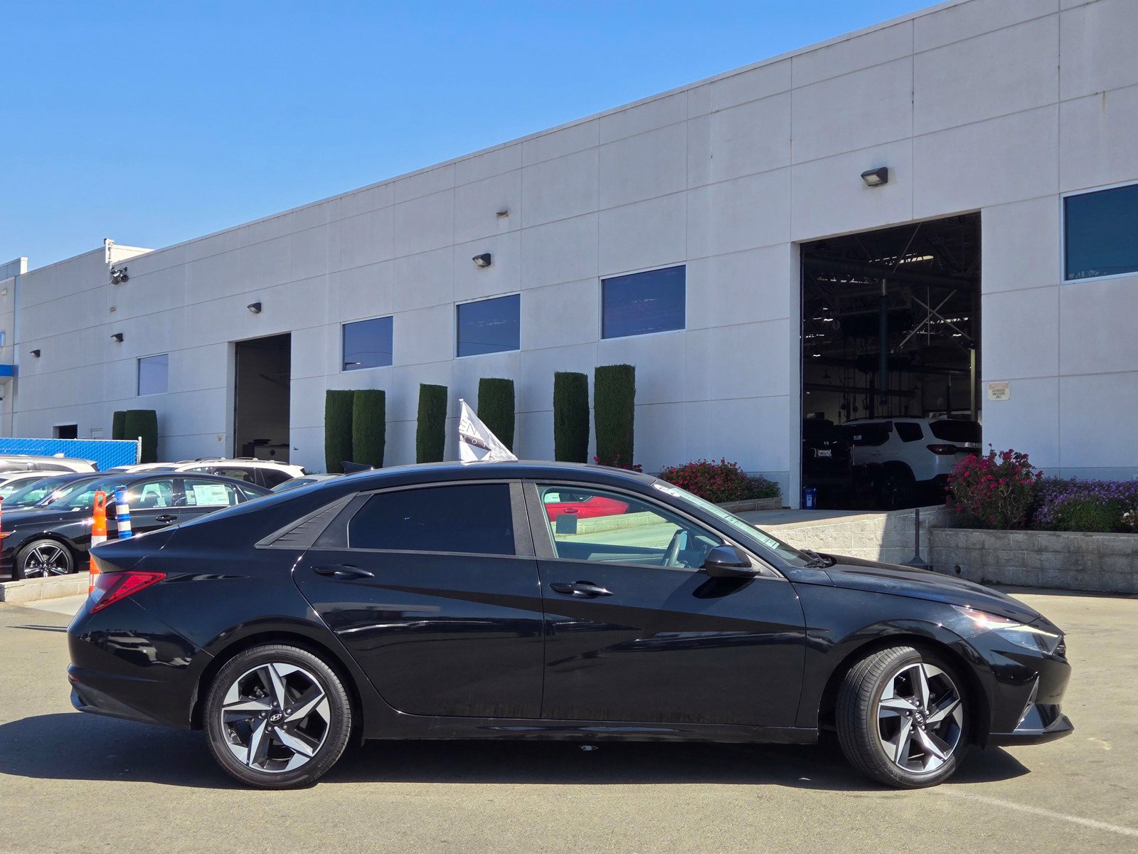 Used 2023 Hyundai Elantra SEL w/ Convenience Package FWD image 8