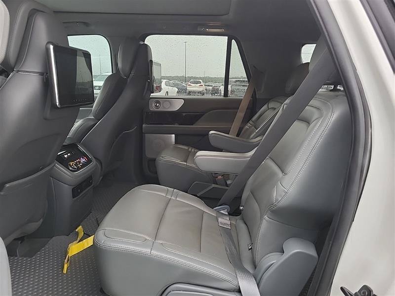 Used 2020 Lincoln Navigator L Reserve w/ Equipment Group 208A Reserve AWD/4WD image 8
