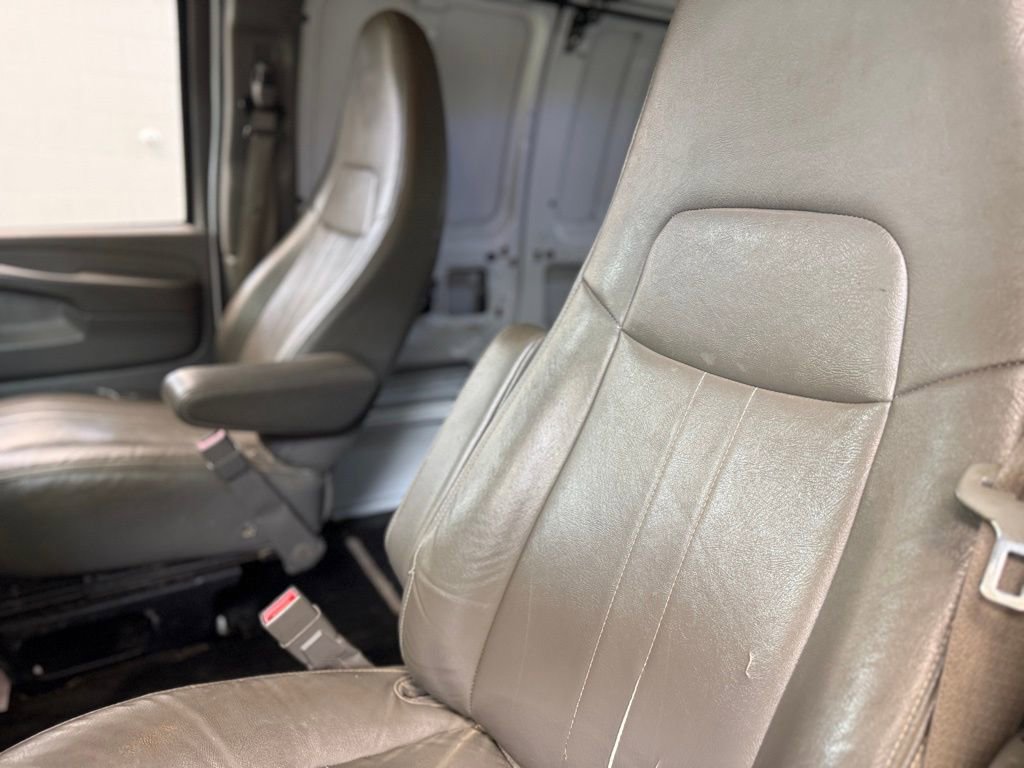 Used 2015 Chevrolet Express 2500 RWD image 13