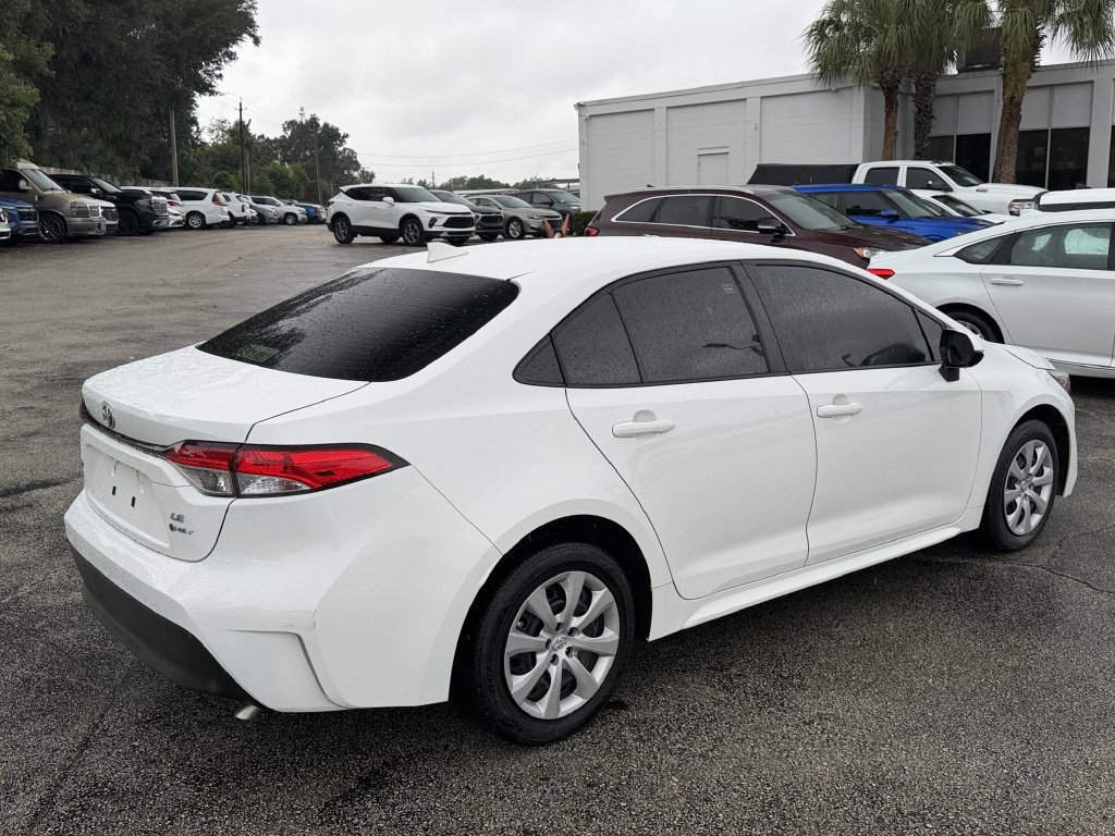 Used 2025 Toyota Corolla LE FWD image 5