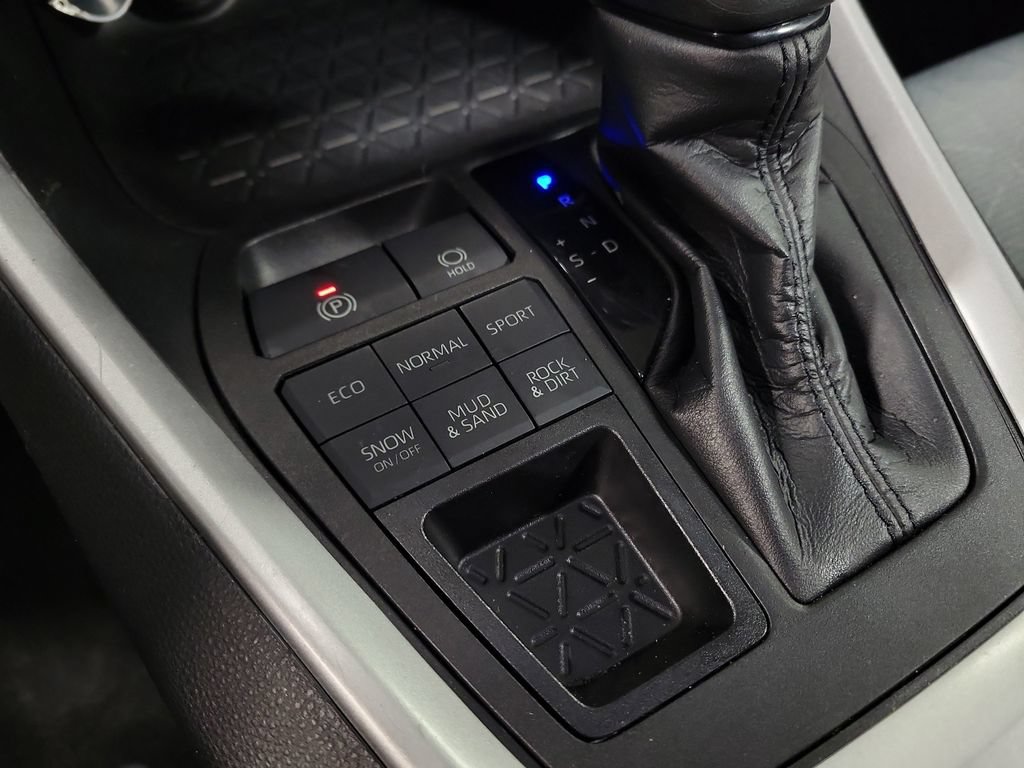 Used 2022 Toyota RAV4 XLE AWD/4WD image 19