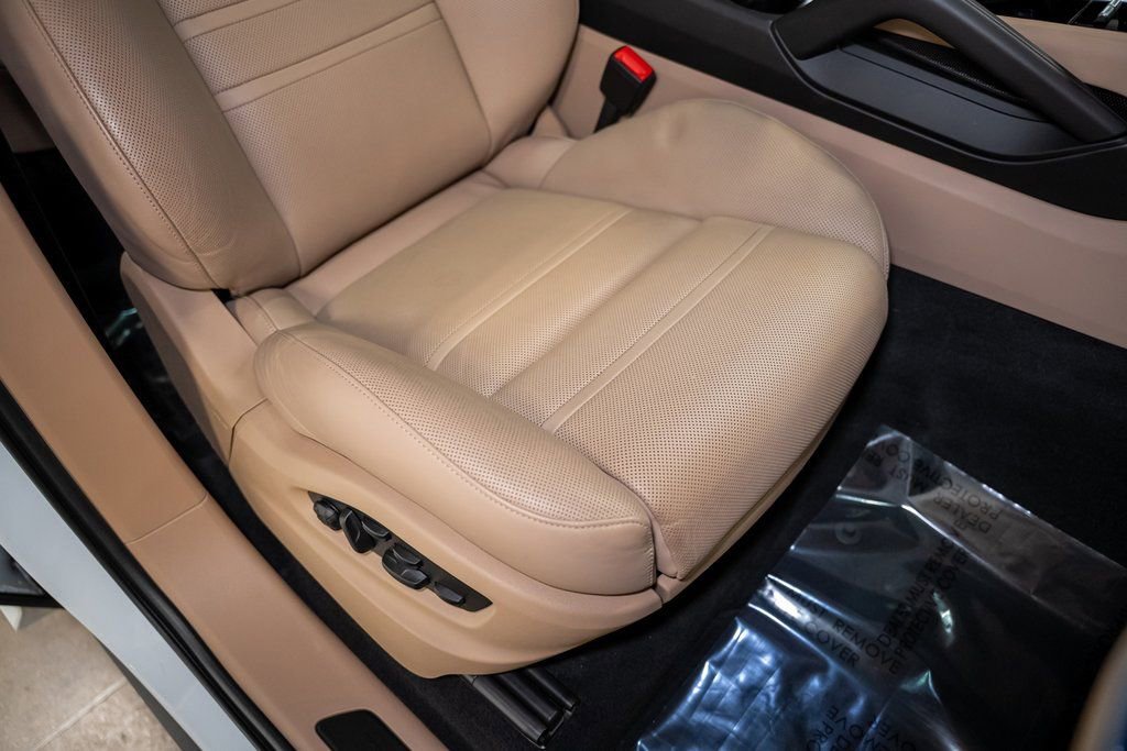 Used 2022 Porsche Cayenne GTS image 34
