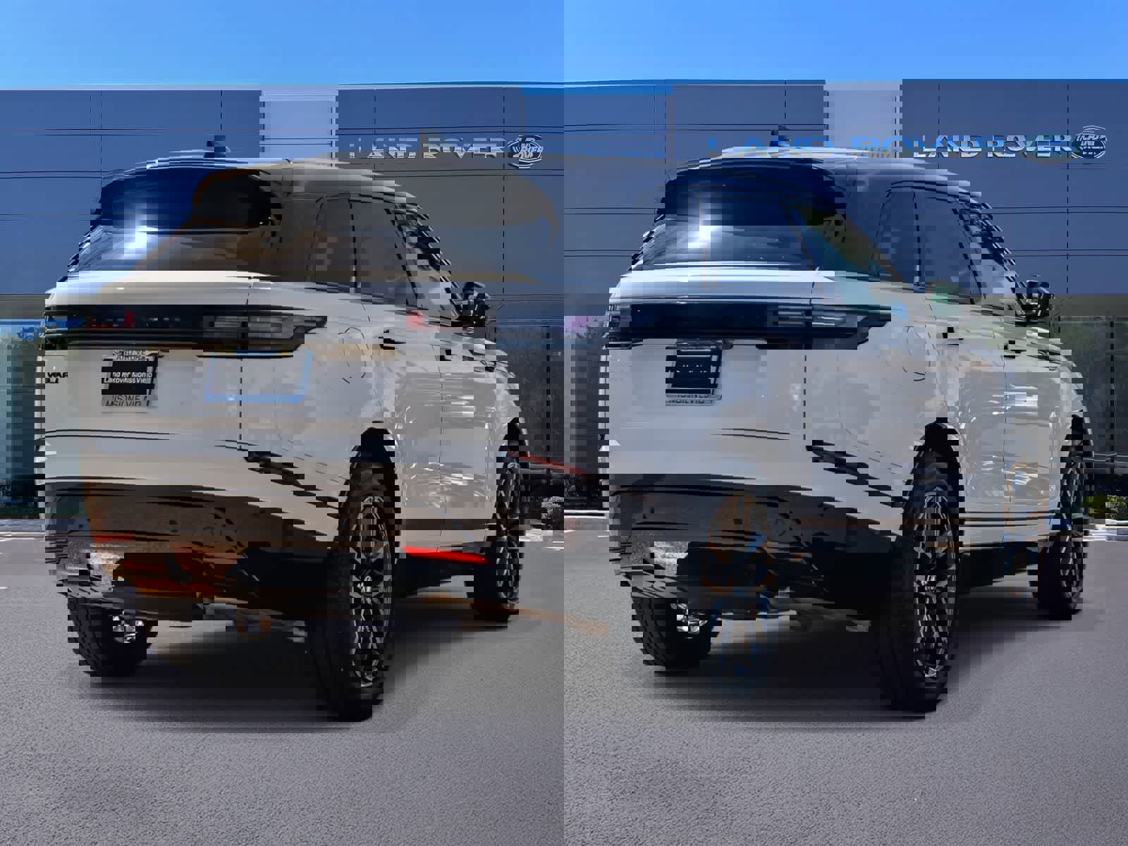 Used 2025 Land Rover Range Rover Velar Dynamic SE image 4