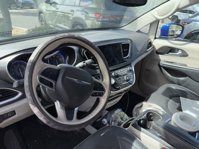 Used 2019 Chrysler Pacifica Limited w/ Advanced Safetytec Group FWD image 9