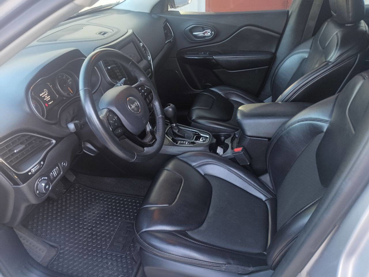 Used 2019 Jeep Cherokee Latitude Plus image 6