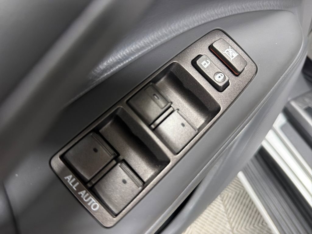 Used 2010 Lexus LX 570 4WD image 23