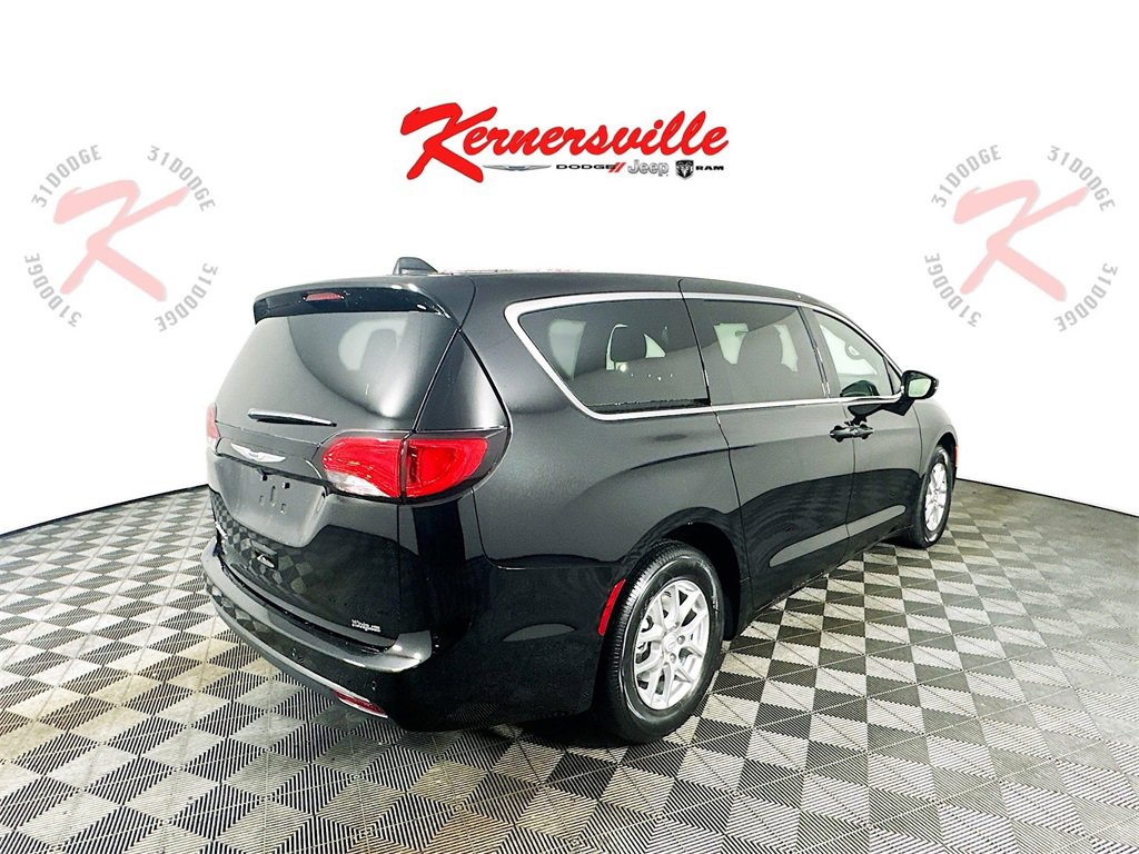 New 2026 Chrysler Voyager LX image 7