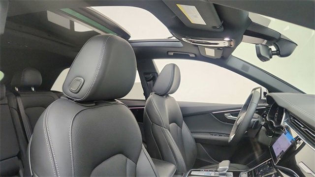 Used 2025 Audi Q8 Prestige w/ Prestige Package image 21