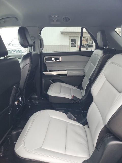 Used 2021 Ford Explorer XLT w/ Equipment Group 202A image 12