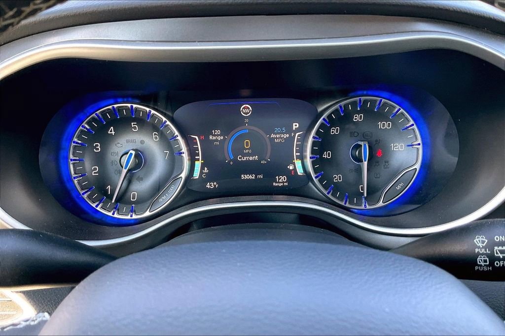 Used 2024 Chrysler Pacifica Touring-L image 13