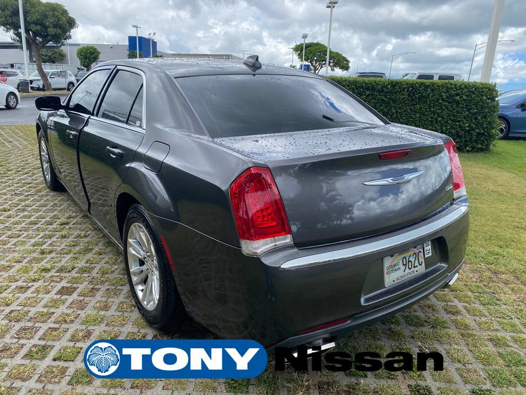 Used 2020 Chrysler 300 Touring L w/ Value Package RWD image 5