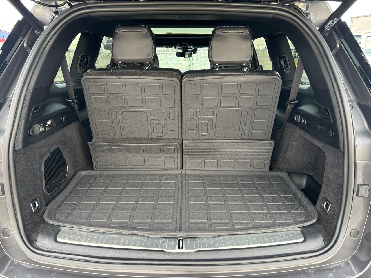 Used 2021 Jeep Grand Cherokee L Overland w/ Luxury Tech Group IV image 12