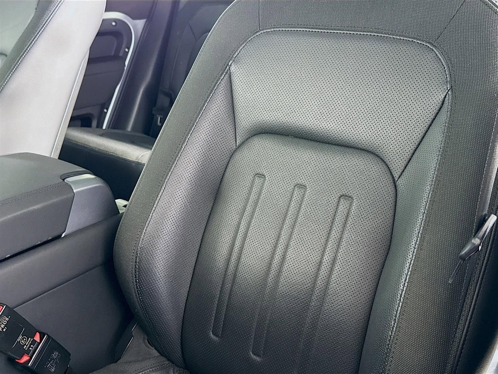 Used 2020 Land Rover Defender 110 First Edition image 23