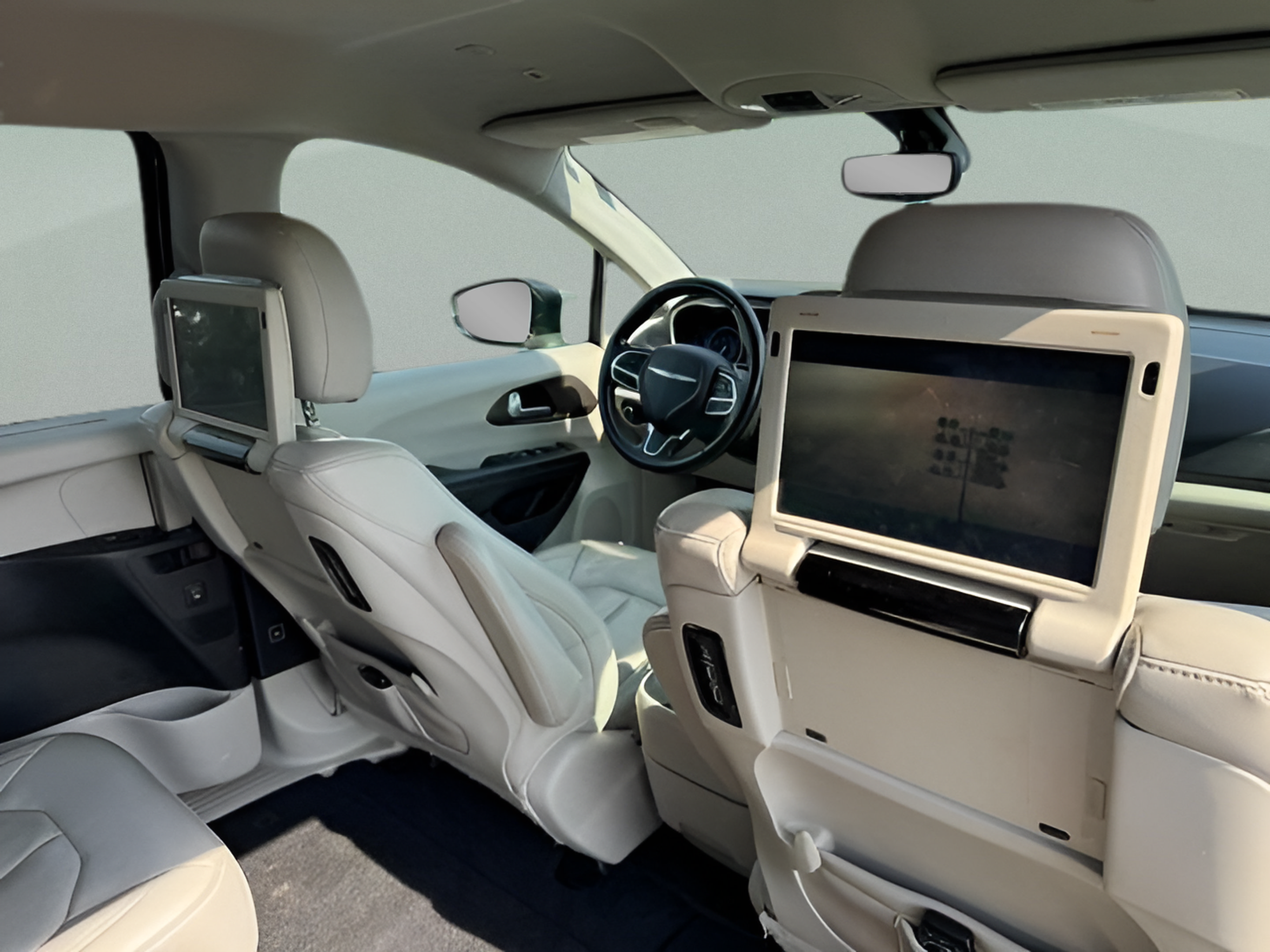Used 2018 Chrysler Pacifica Touring-L Plus FWD image 16