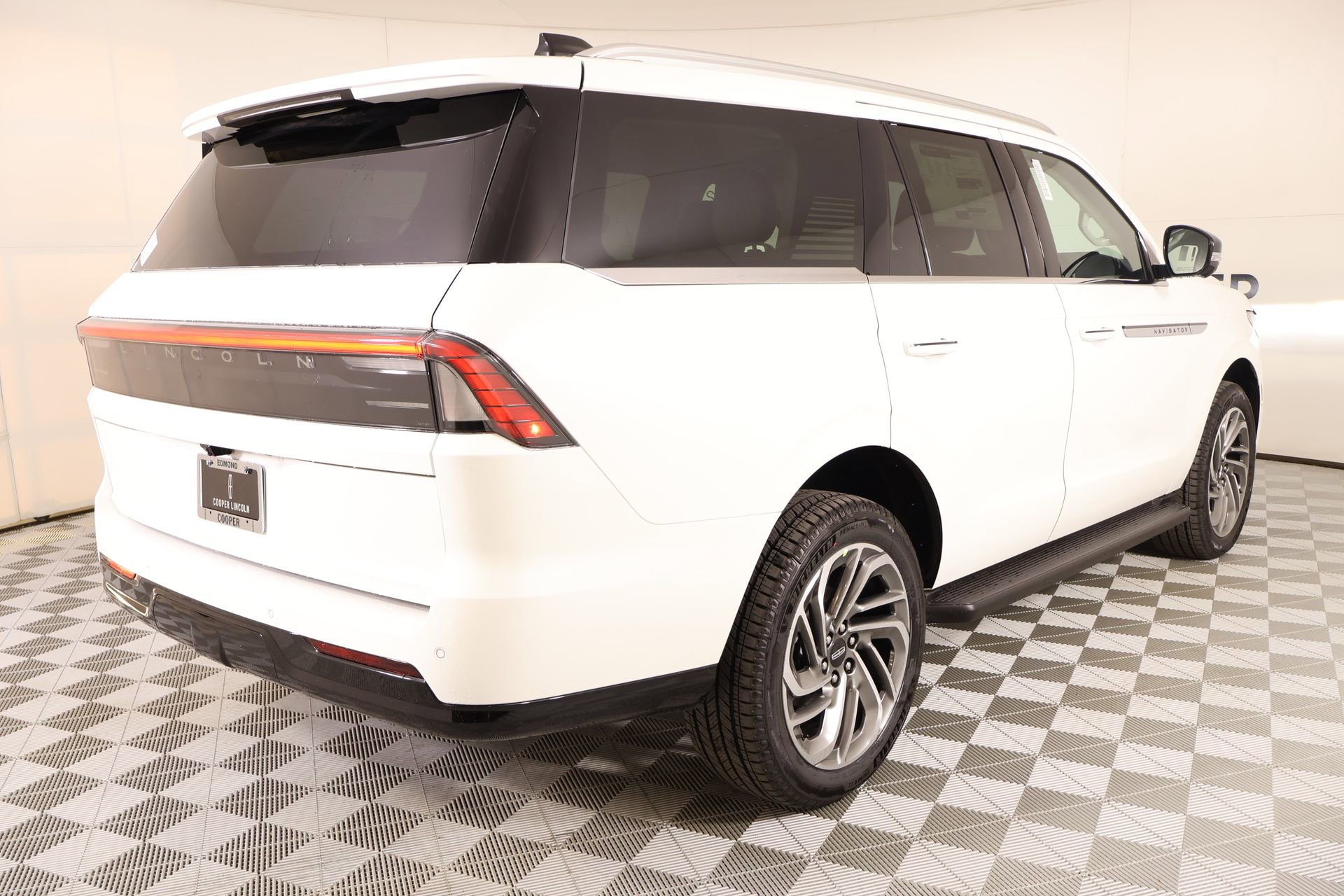 New 2026 Lincoln Navigator Premiere image 22