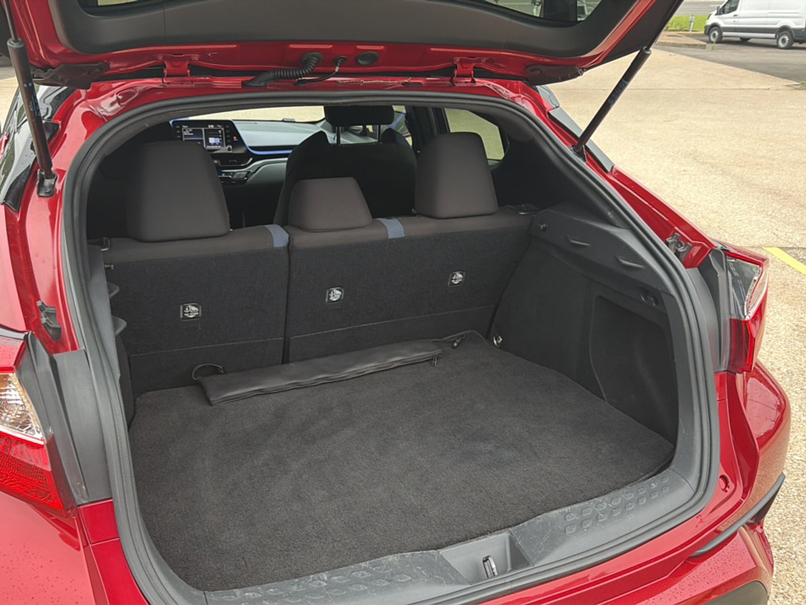Used 2020 Toyota C-HR XLE FWD image 7