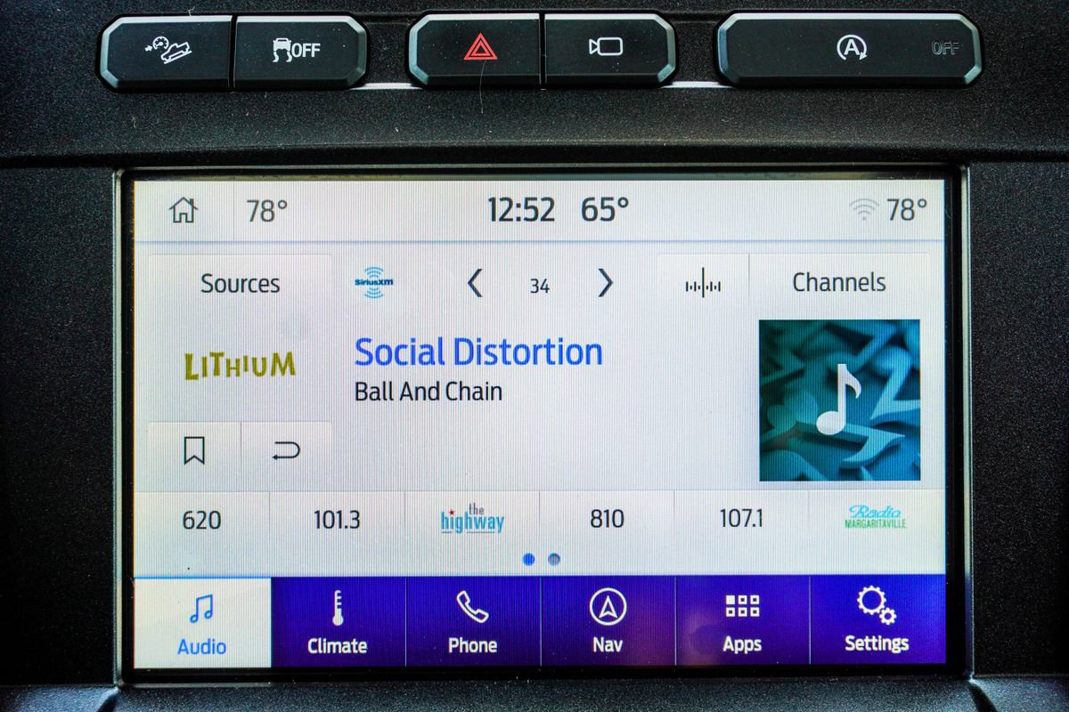 Used 2019 Ford F150 Platinum w/ Equipment Group 701A Luxury image 28