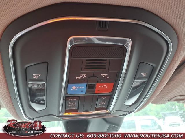 Used 2024 Jeep Grand Cherokee Laredo X AWD/4WD image 36
