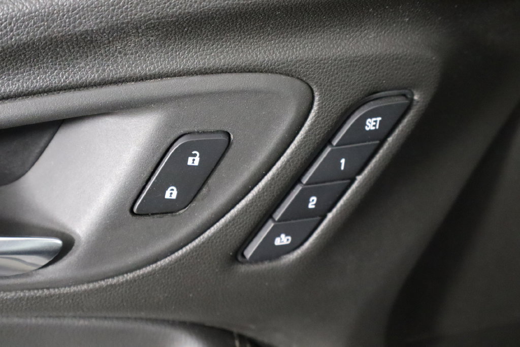 Used 2022 Buick Encore GX Essence w/ Experience Buick Package FWD image 22