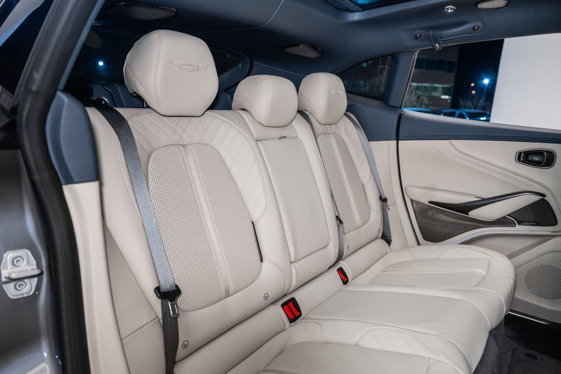 Used 2025 Aston Martin DBX 707 image 19