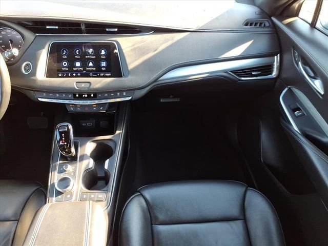 Certified 2023 Cadillac XT4 Premium Luxury w/ Cold Weather Package image 17