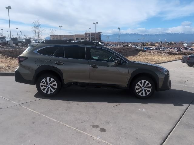Used 2025 Subaru Outback Premium image 9