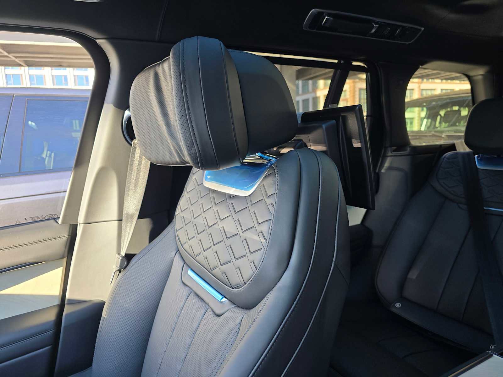 New 2025 Land Rover Range Rover SV image 33