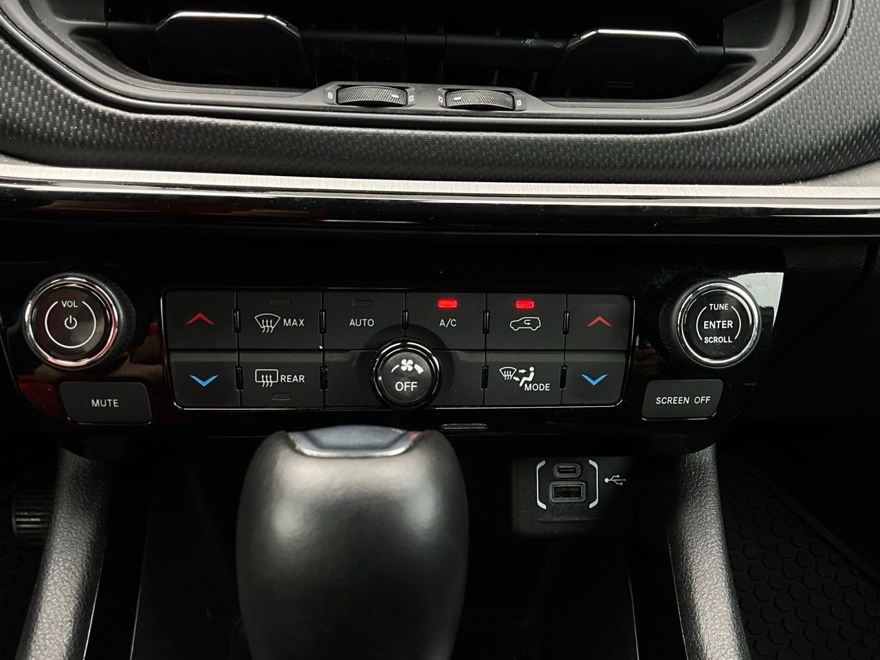 Used 2025 Jeep Compass Trailhawk image 27