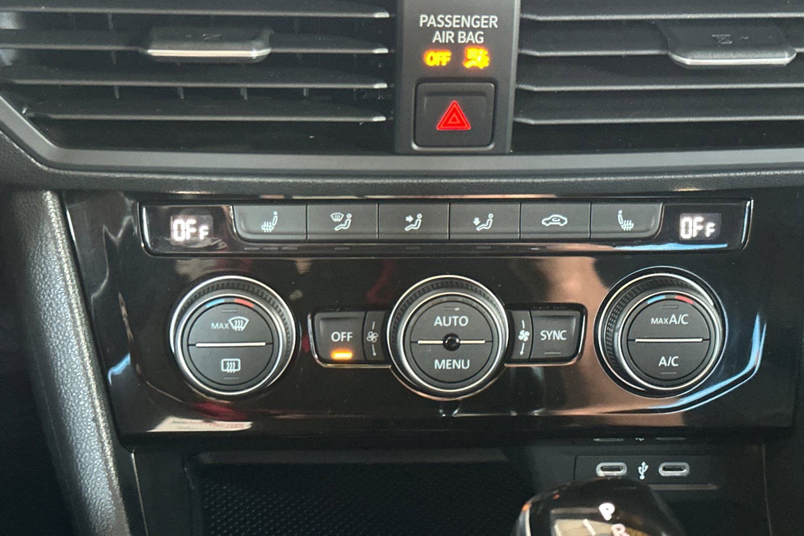 Used 2024 Volkswagen Jetta SE image 21