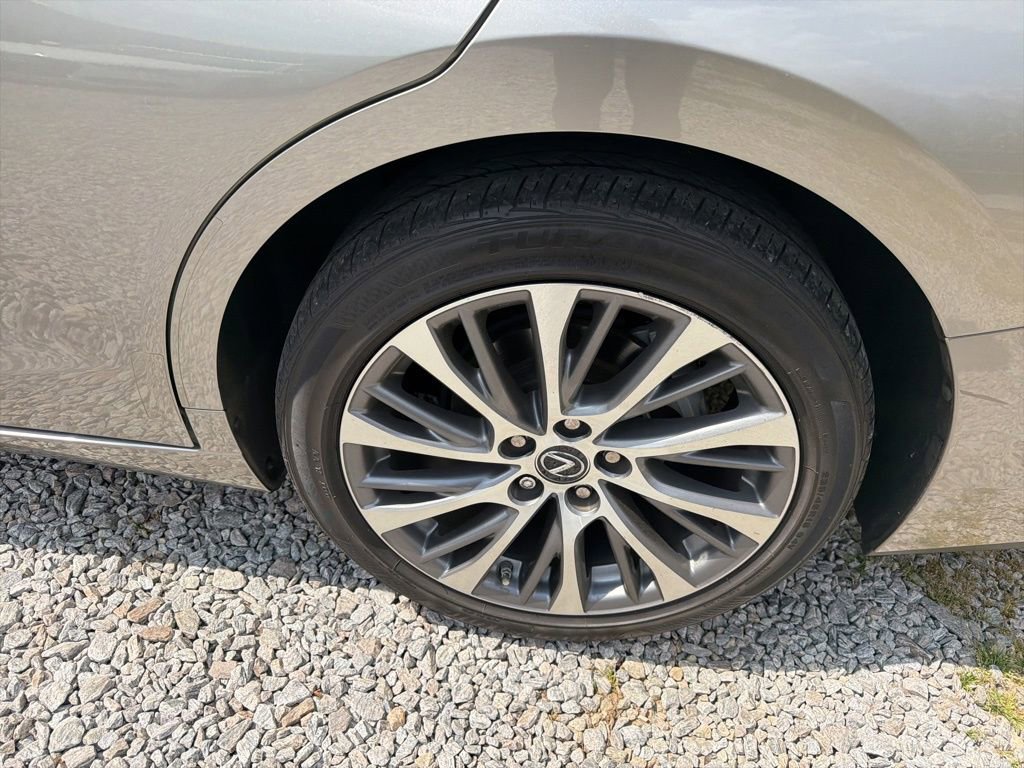 Used 2020 Lexus ES 350 w/ Premium Package image 10