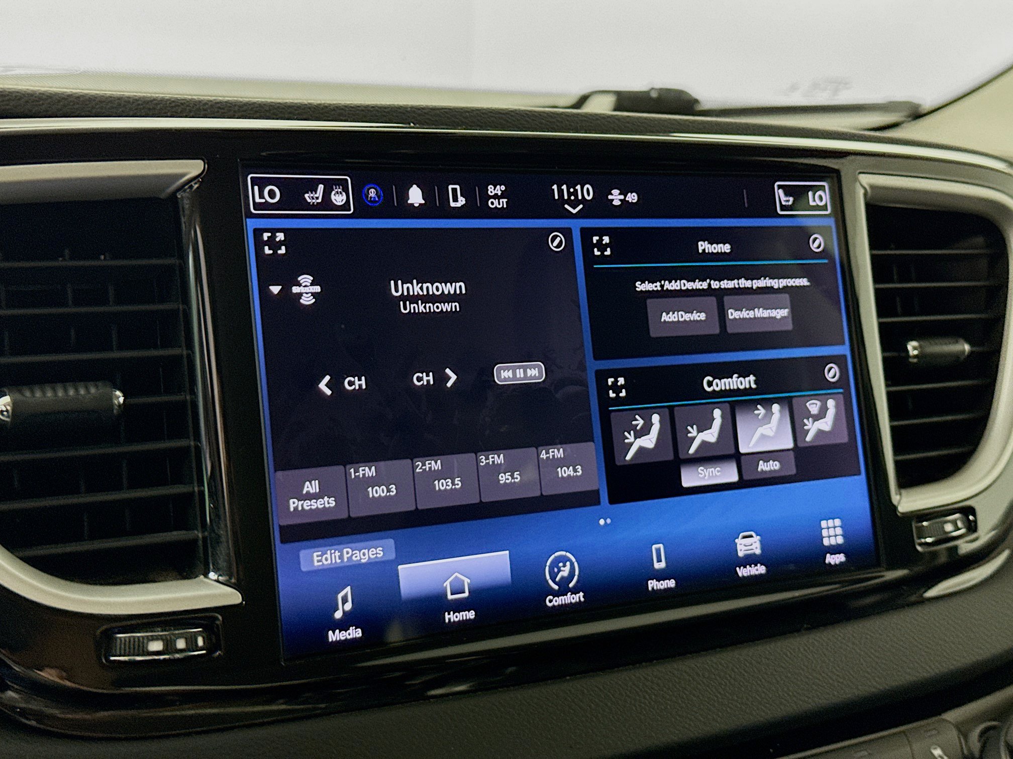 Used 2023 Chrysler Pacifica Touring-L FWD image 16