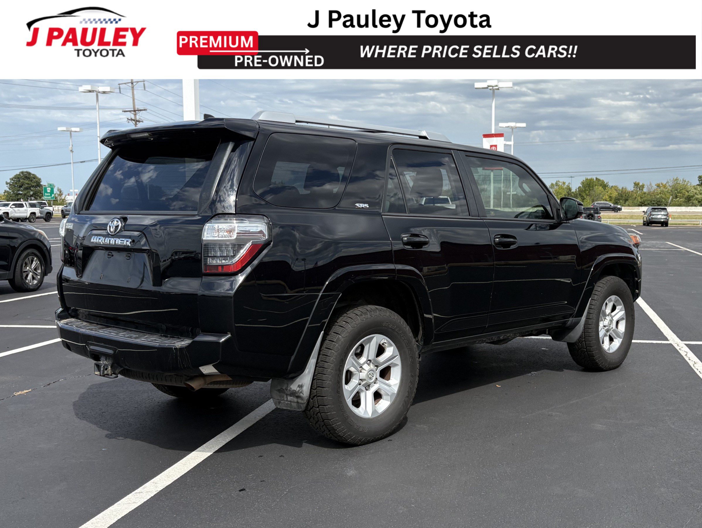 Used 2017 Toyota 4Runner SR5 AWD/4WD image 3