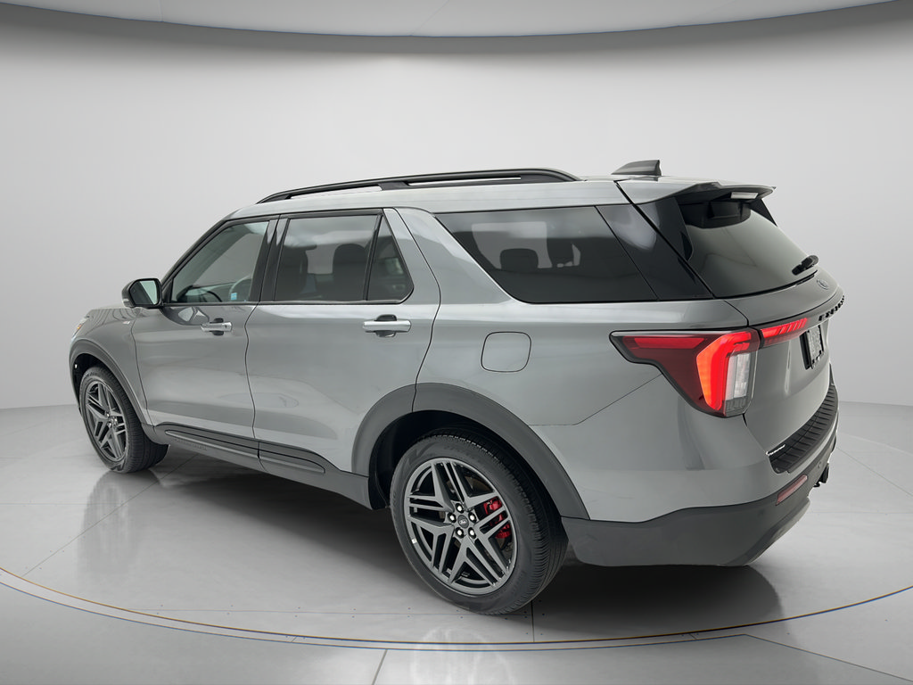 Used 2025 Ford Explorer ST-Line w/ ST-Line Street Pack AWD/4WD image 4