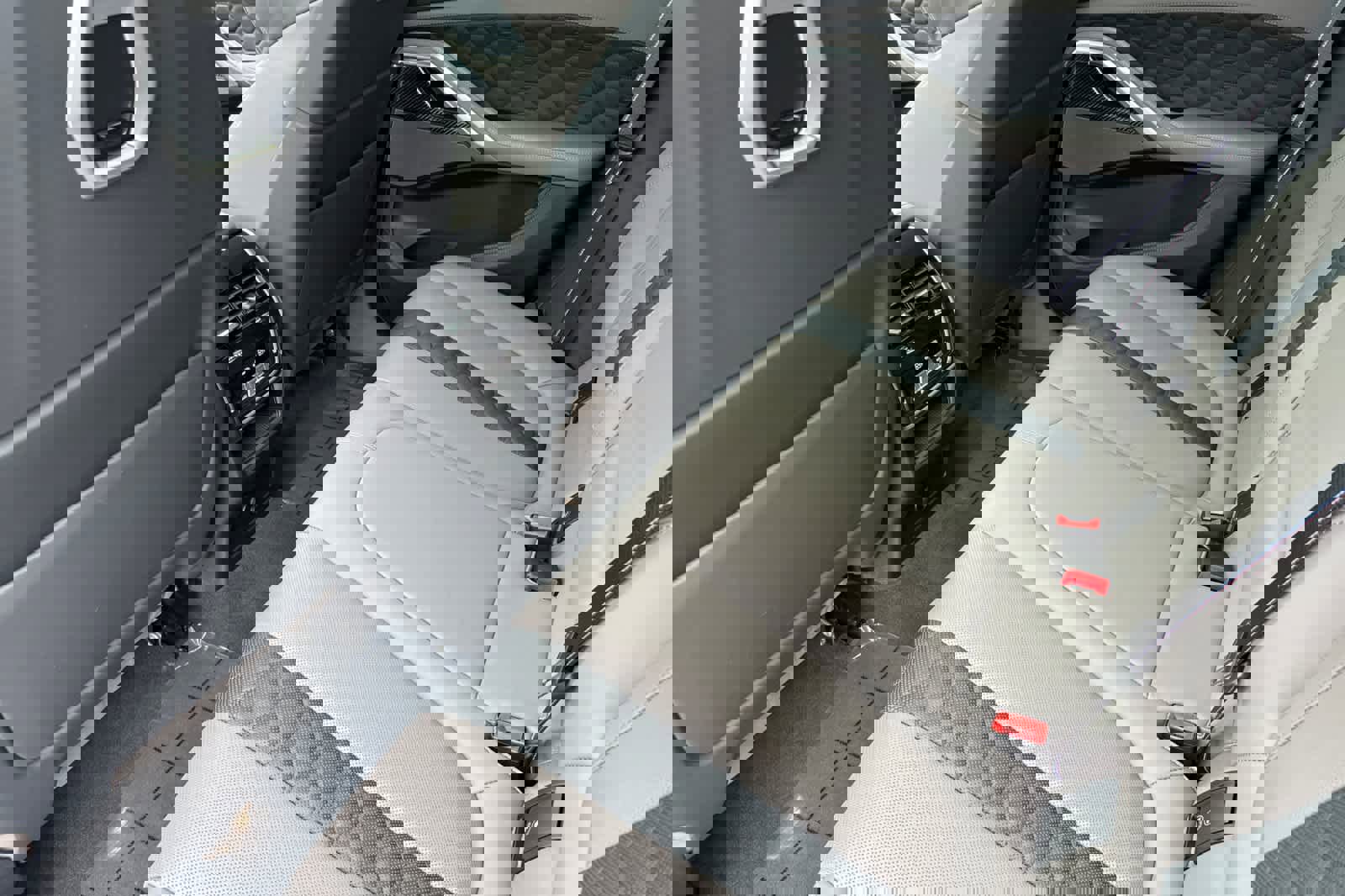 Used 2024 BMW X6 M Competition w/ Executive Package image 4