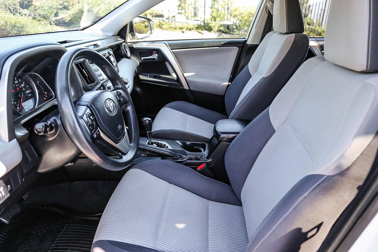 Used 2015 Toyota RAV4 XLE FWD image 23