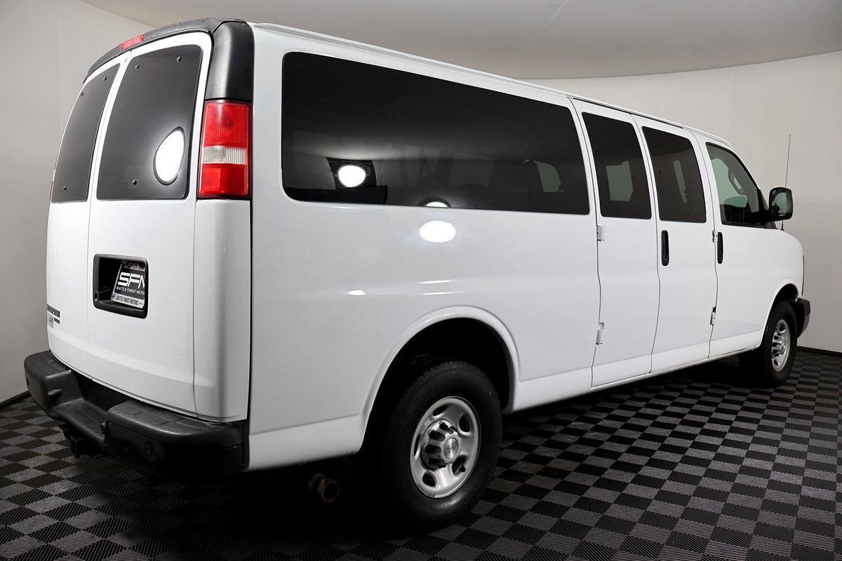 Used 2016 Chevrolet Express 3500 LS RWD image 8