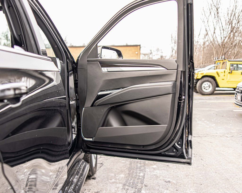 Used 2025 Cadillac Escalade Luxury image 44