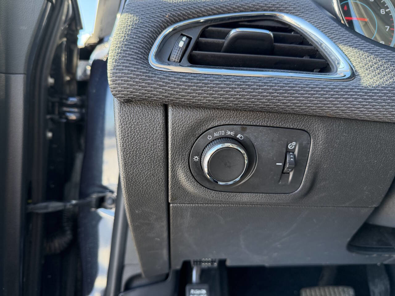 Used 2016 Chevrolet Cruze LT image 24