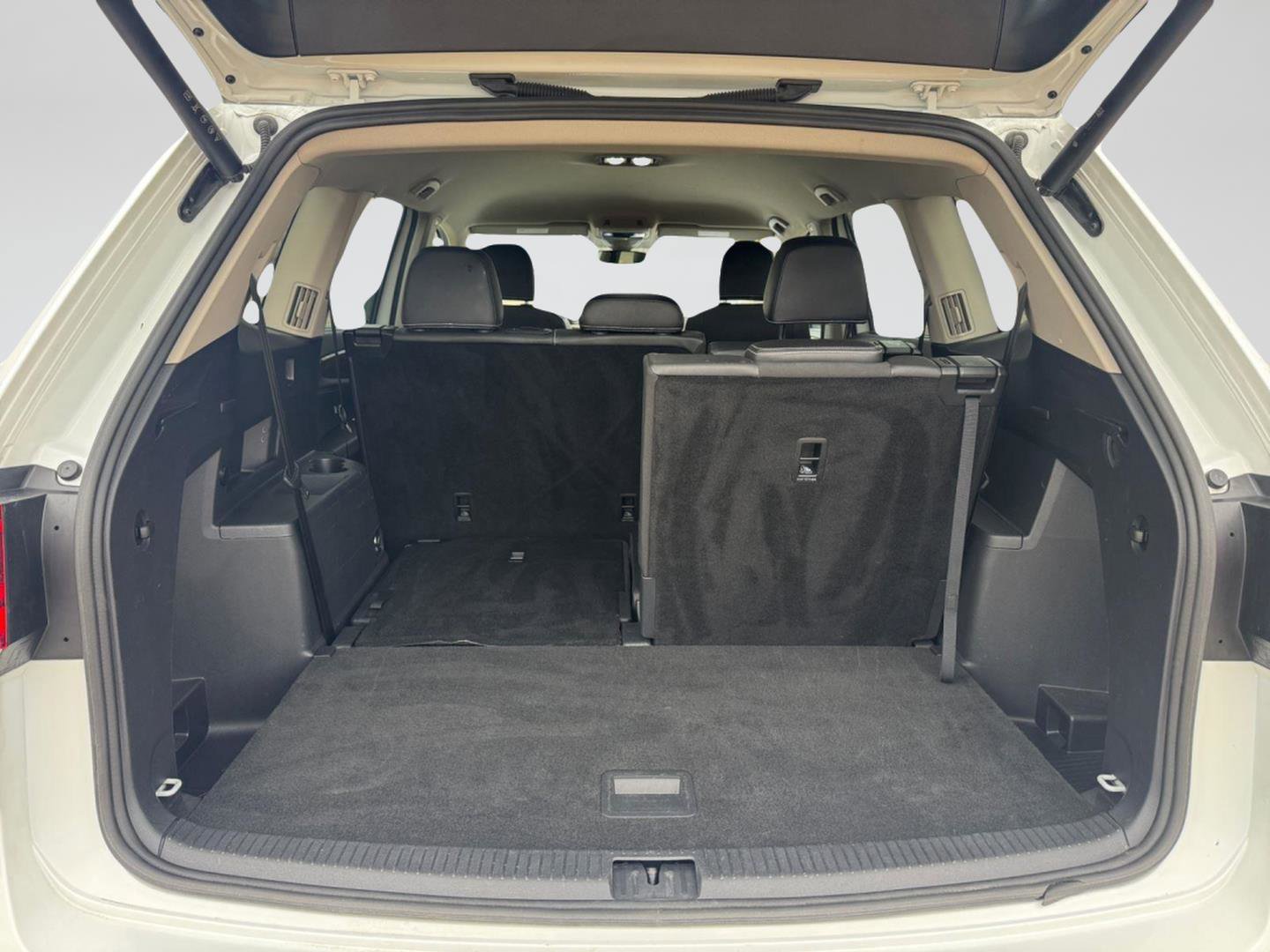 Used 2025 Volkswagen Atlas SE image 16
