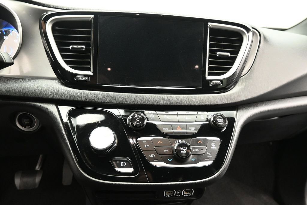 Used 2025 Chrysler Pacifica Select FWD image 14