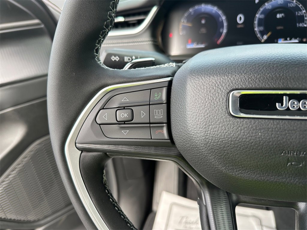 New 2025 Jeep Grand Cherokee Altitude image 21