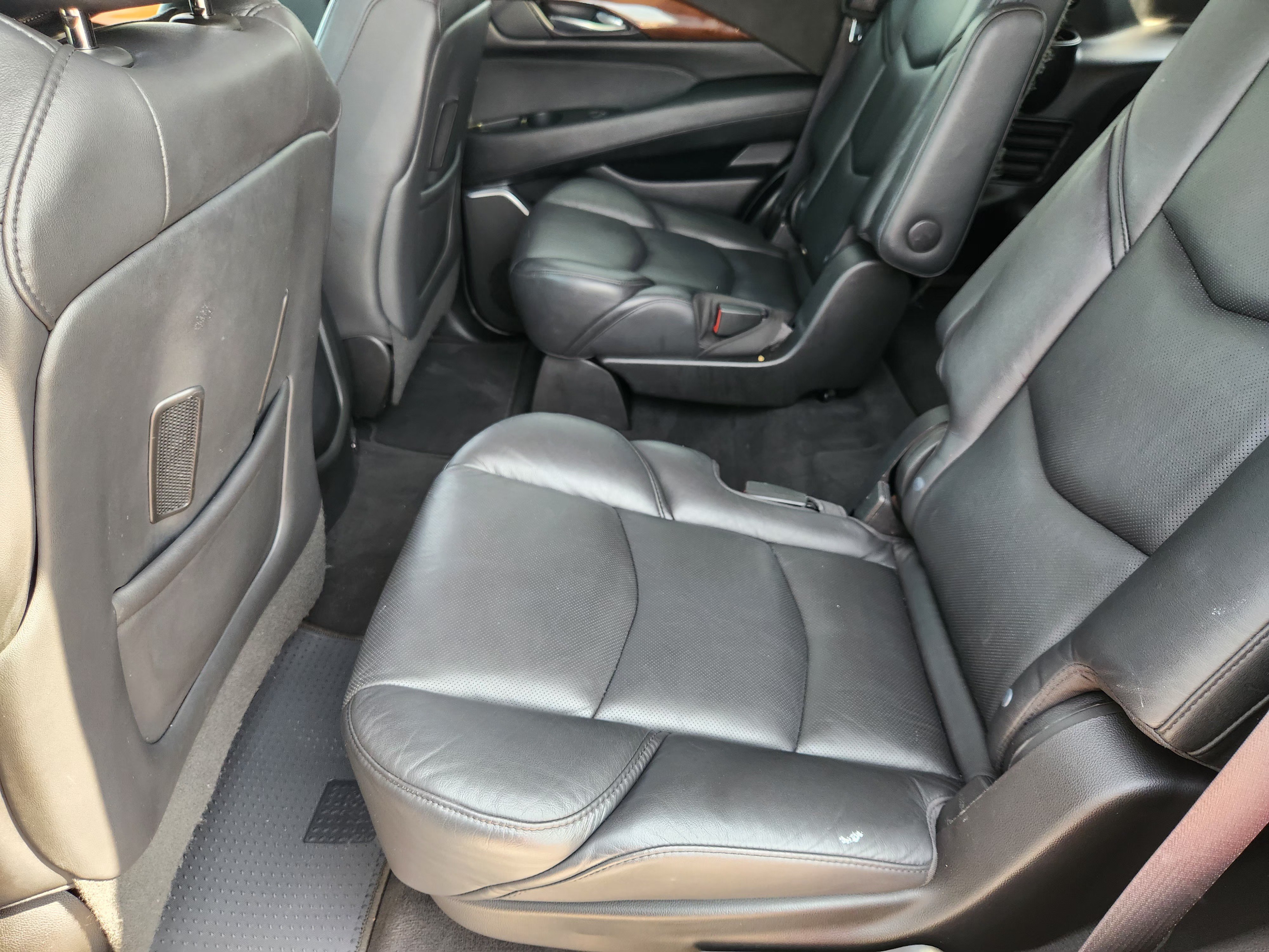 Used 2019 Cadillac Escalade Premium Luxury w/ Escalade Sport Edition RWD image 30