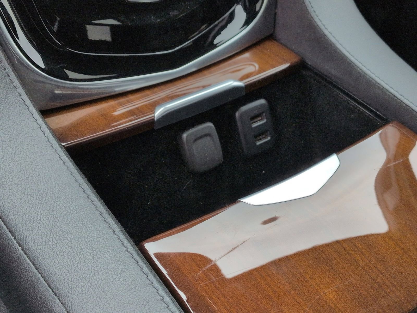 Used 2020 Cadillac Escalade Luxury AWD/4WD image 39