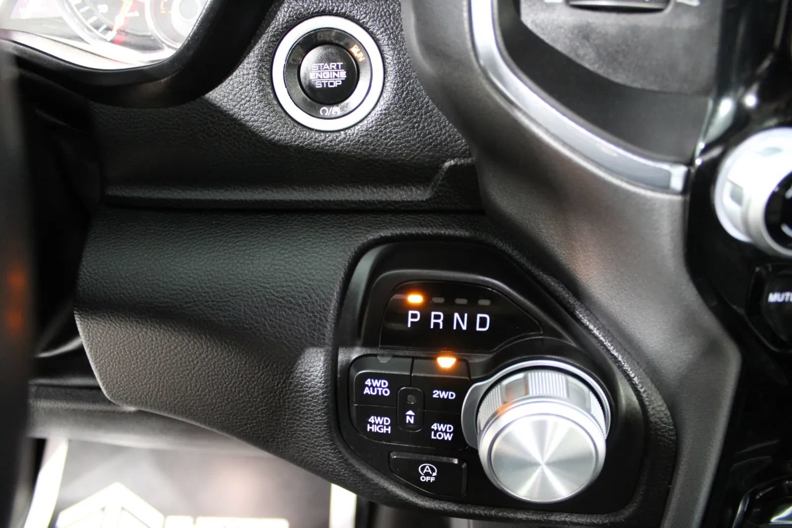 Used 2024 RAM 1500 Laramie AWD/4WD image 9