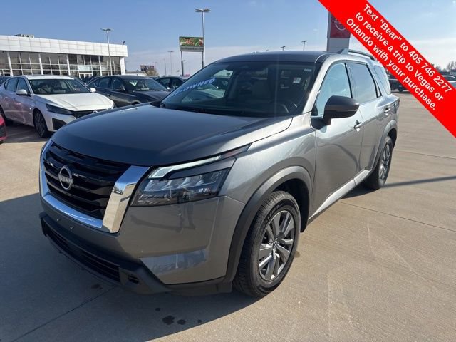 Used 2024 Nissan Pathfinder SV image 1