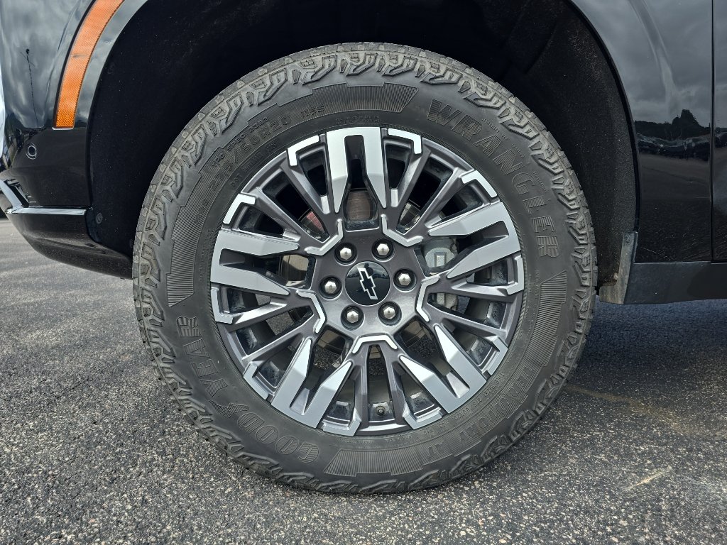 Certified 2025 Chevrolet Suburban Z71 AWD/4WD image 28