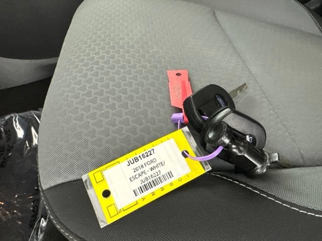 Used 2018 Ford Escape SE w/ Ford Safe & Smart Package FWD image 27