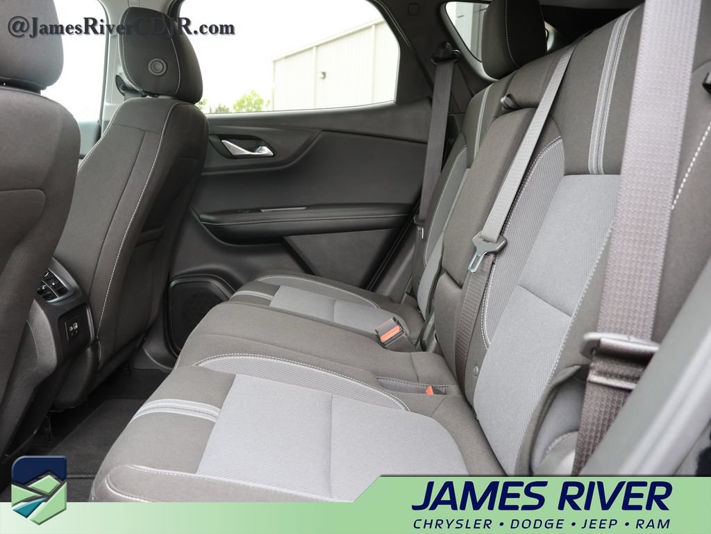 Used 2025 Chevrolet Blazer LT AWD/4WD image 17