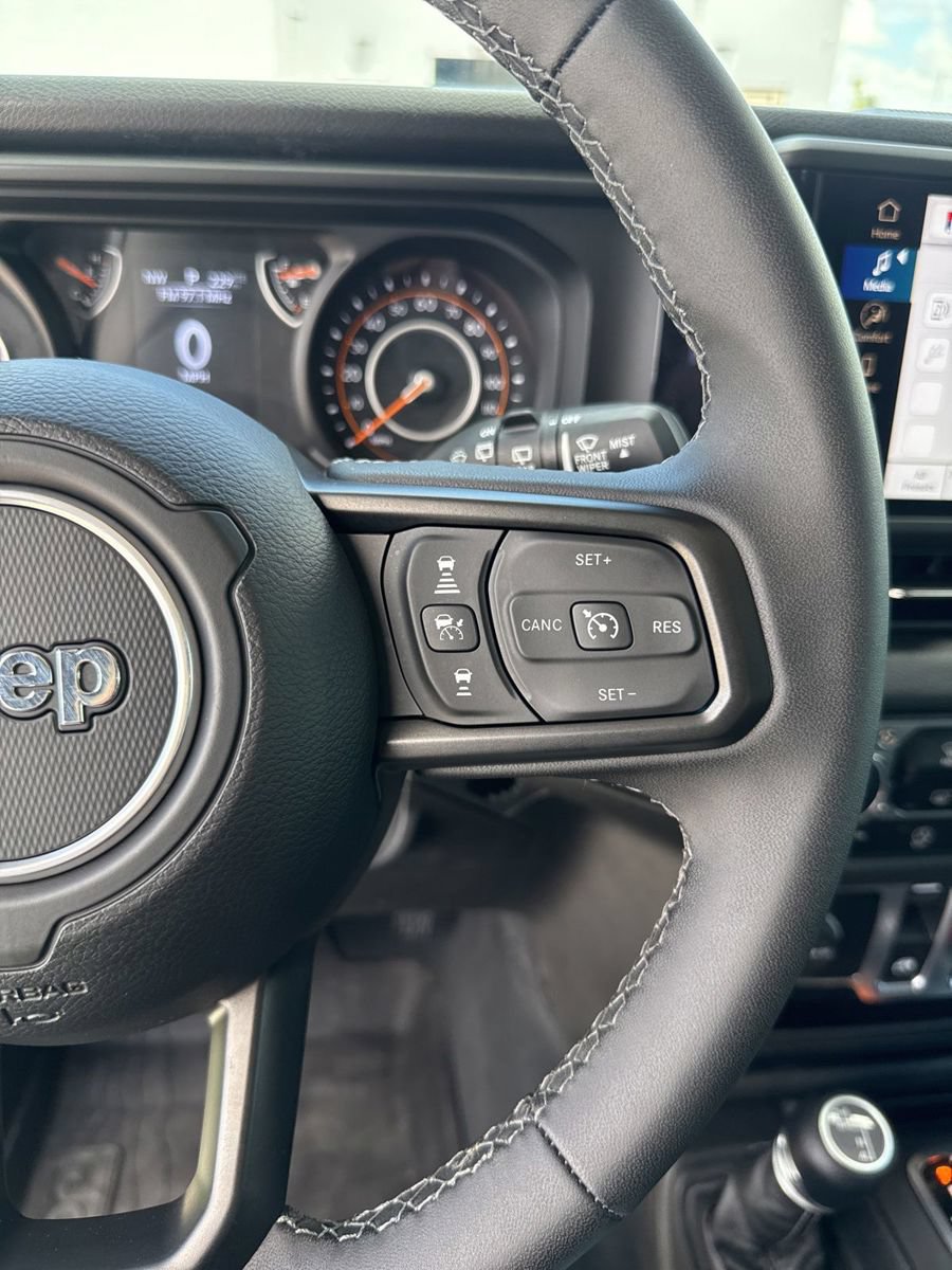 Used 2025 Jeep Wrangler Sport AWD/4WD image 12