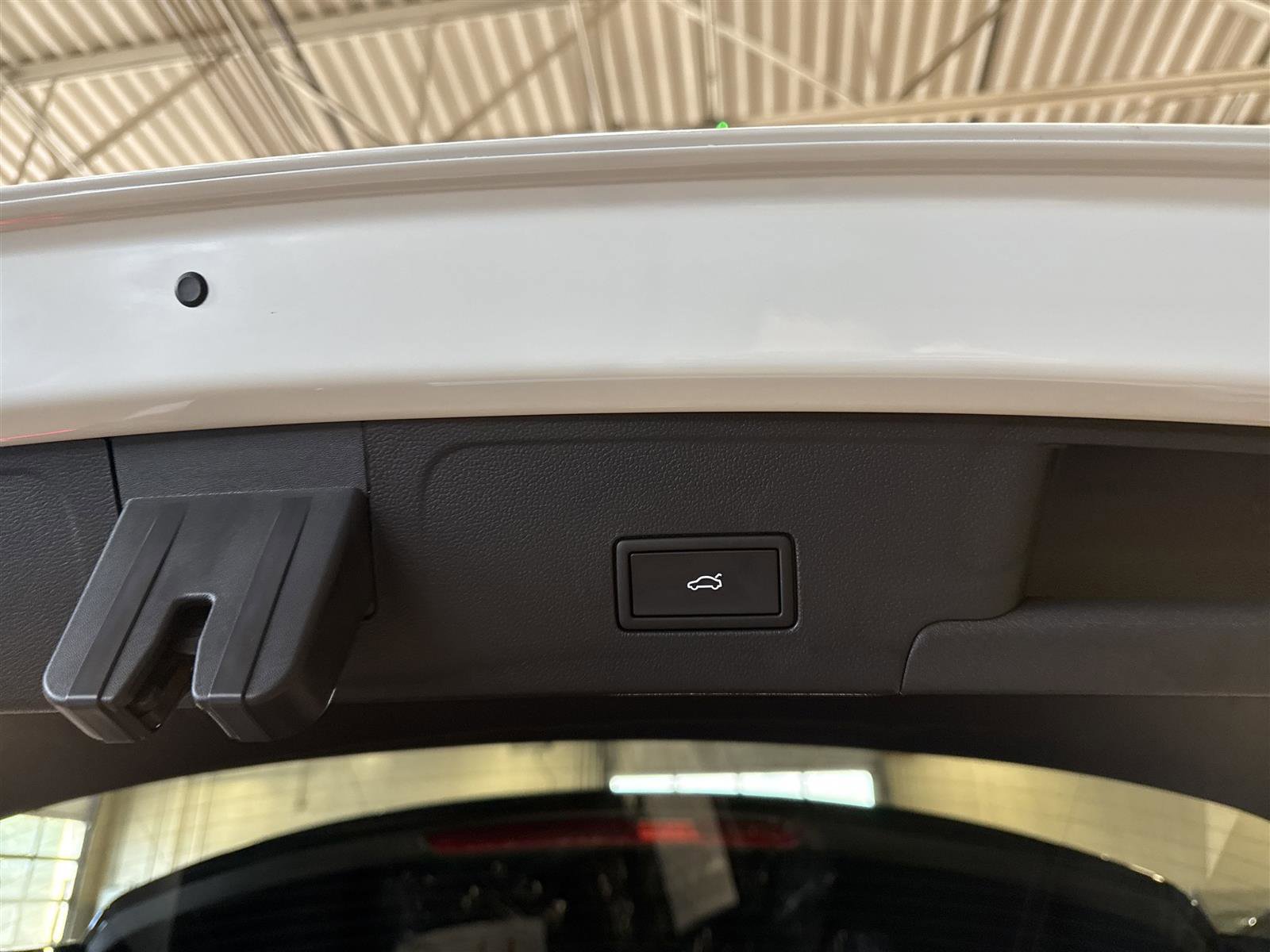 New 2025 Volkswagen Atlas Cross Sport SEL image 6